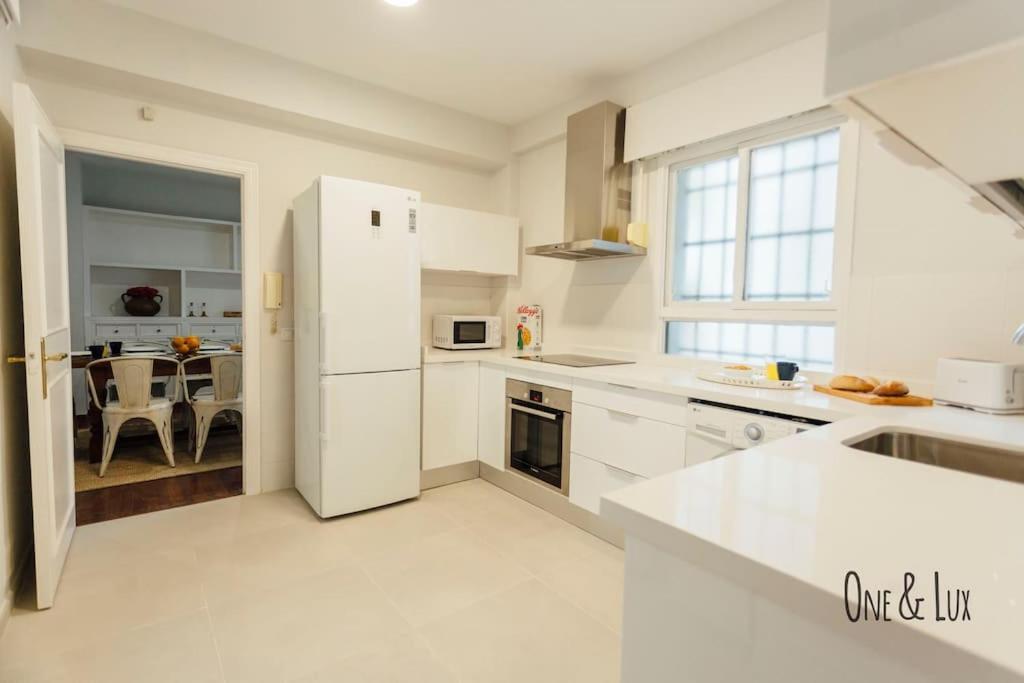 O&L Aire - Spacious And Bright Apartment In The Heart Of セビリア エクステリア 写真